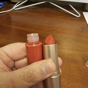 NEW 2 IN 1 MATTE LIPSTICK/LIPGLOSS